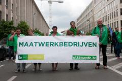 mensen met het spandoek van de maatwerkbedrijven