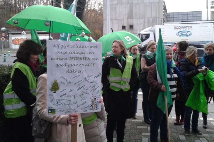 Personeel Antwerpse COS en collega’s massaal op straat