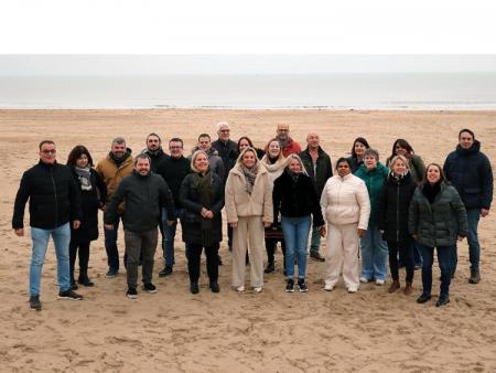 groepsfoto op het strand