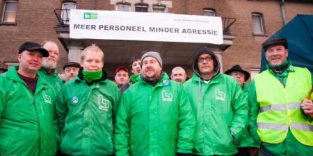 meer personeel, minder agressie